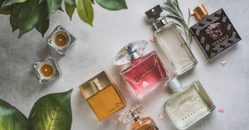 TOP 10 legcsábítóbb női parfüm, amelynek minden férfi megadja magát